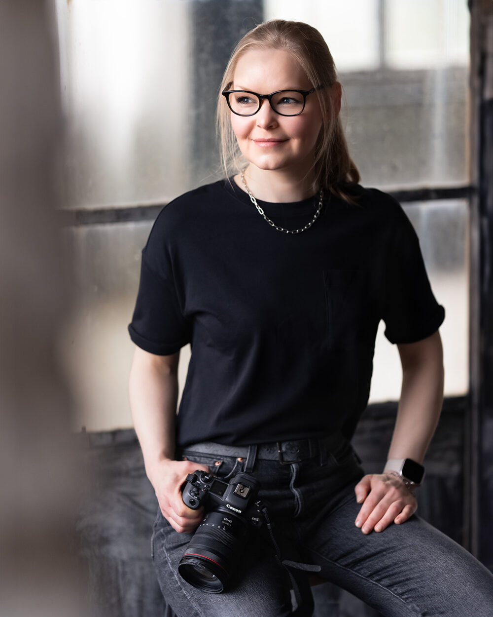 Portrait von Foodfotografin, Kochbuchautorin und Foodbloggerin Sonja Bauer.