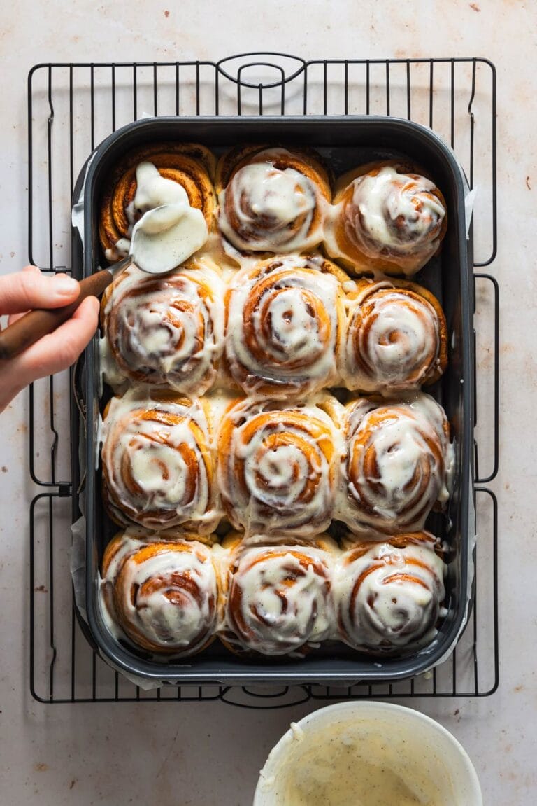 Amerikanische Cinnamon Rolls – Zimtschnecken mit Frosting Amerikanische Cinnamon Rolls – Zimtschnecken mit Frosting