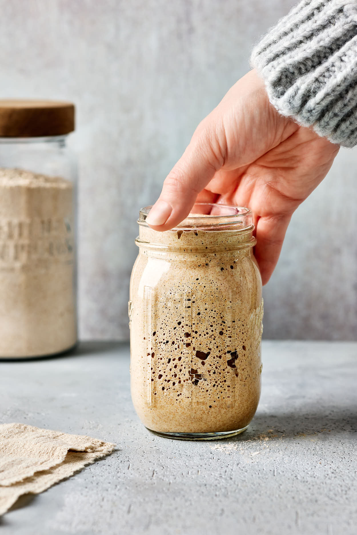 Sauerteig ansetzen mit Dinkel – Dinkelsauerteig selber machen