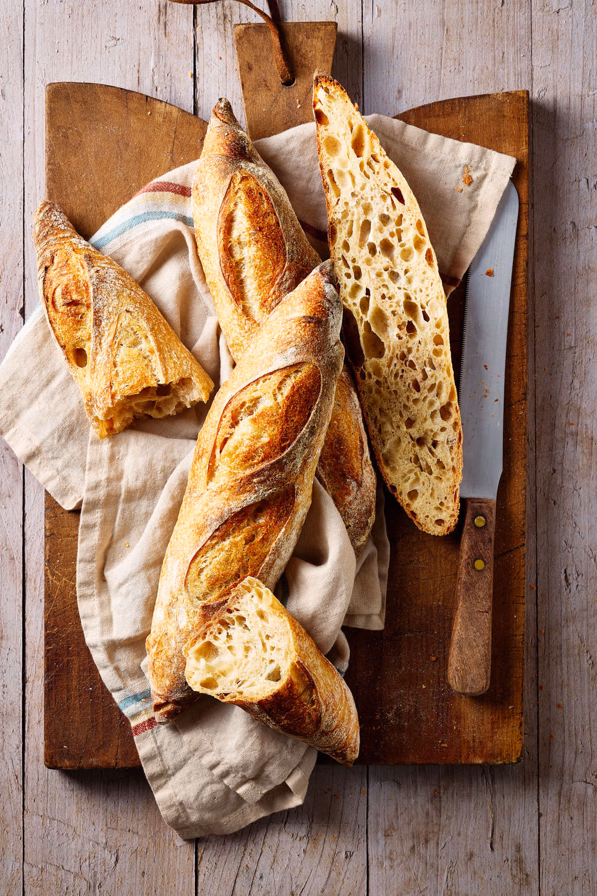 Das ultimative Sauerteig-Baguette – luftig & super knusprig