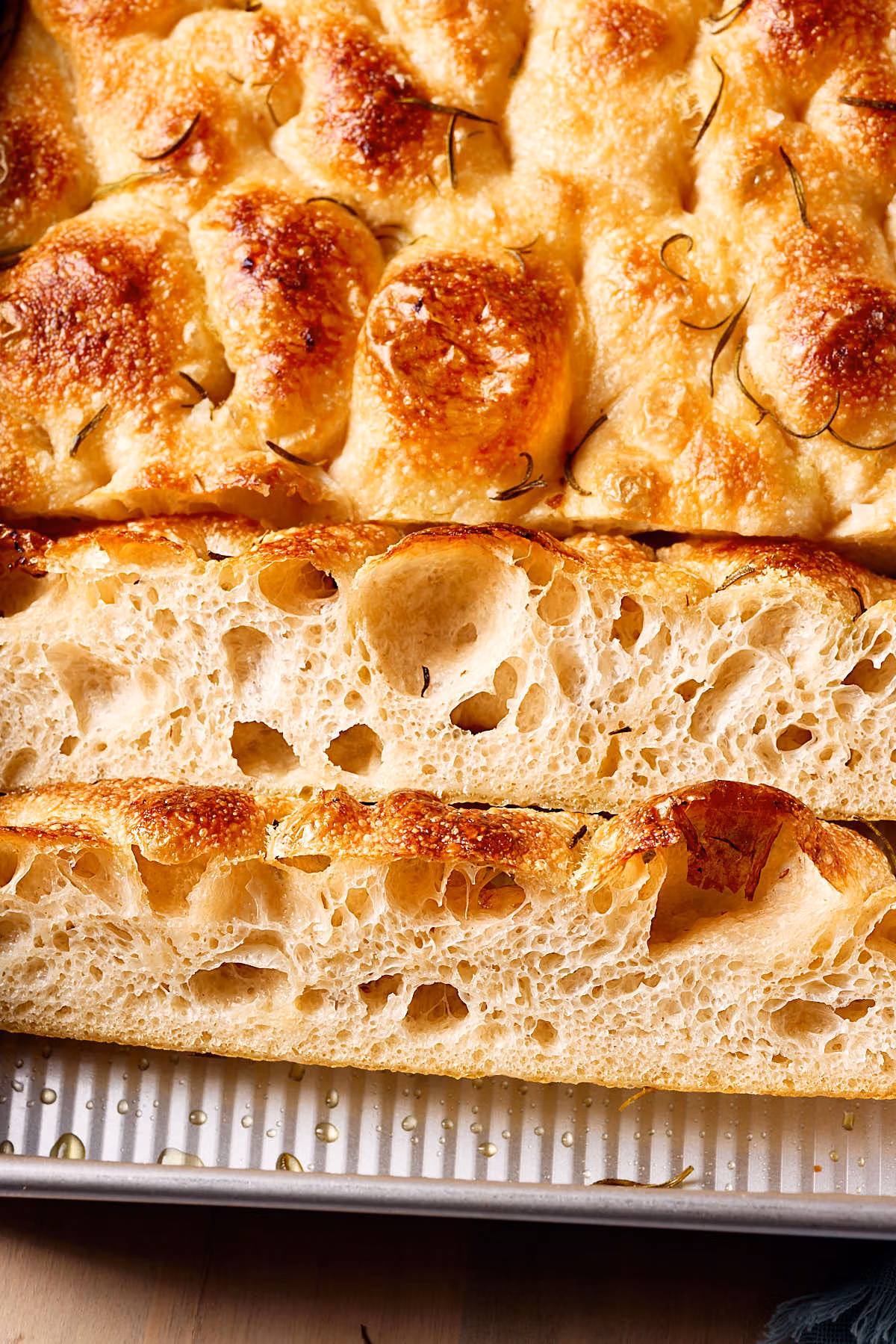 Focaccia mit Sauerteig: luftig, saftig & knusprig – ganz einfach