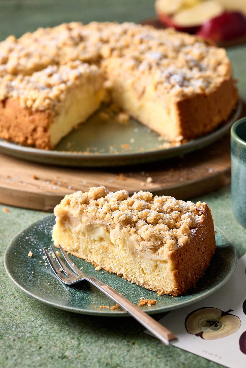Saftiger Apfelkuchen mit Streusel: Der schnelle Rührteig-Klassiker