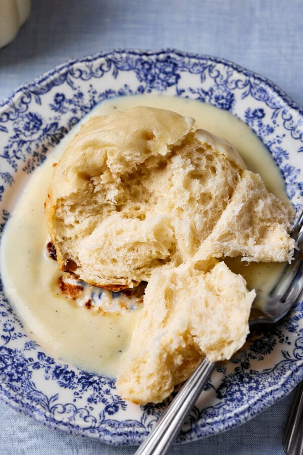 Omas Dampfnudeln mit selbst gemachter Vanillesoße.