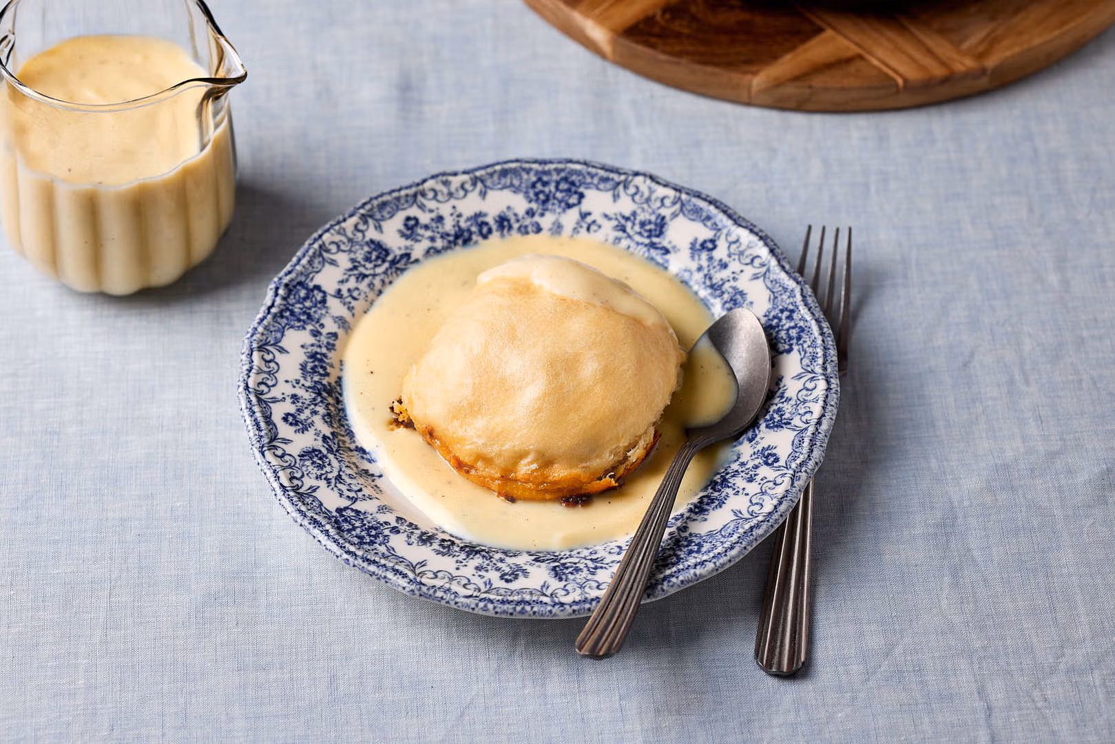 Omas Dampfnudeln mit selbst gemachter Vanillesoße.