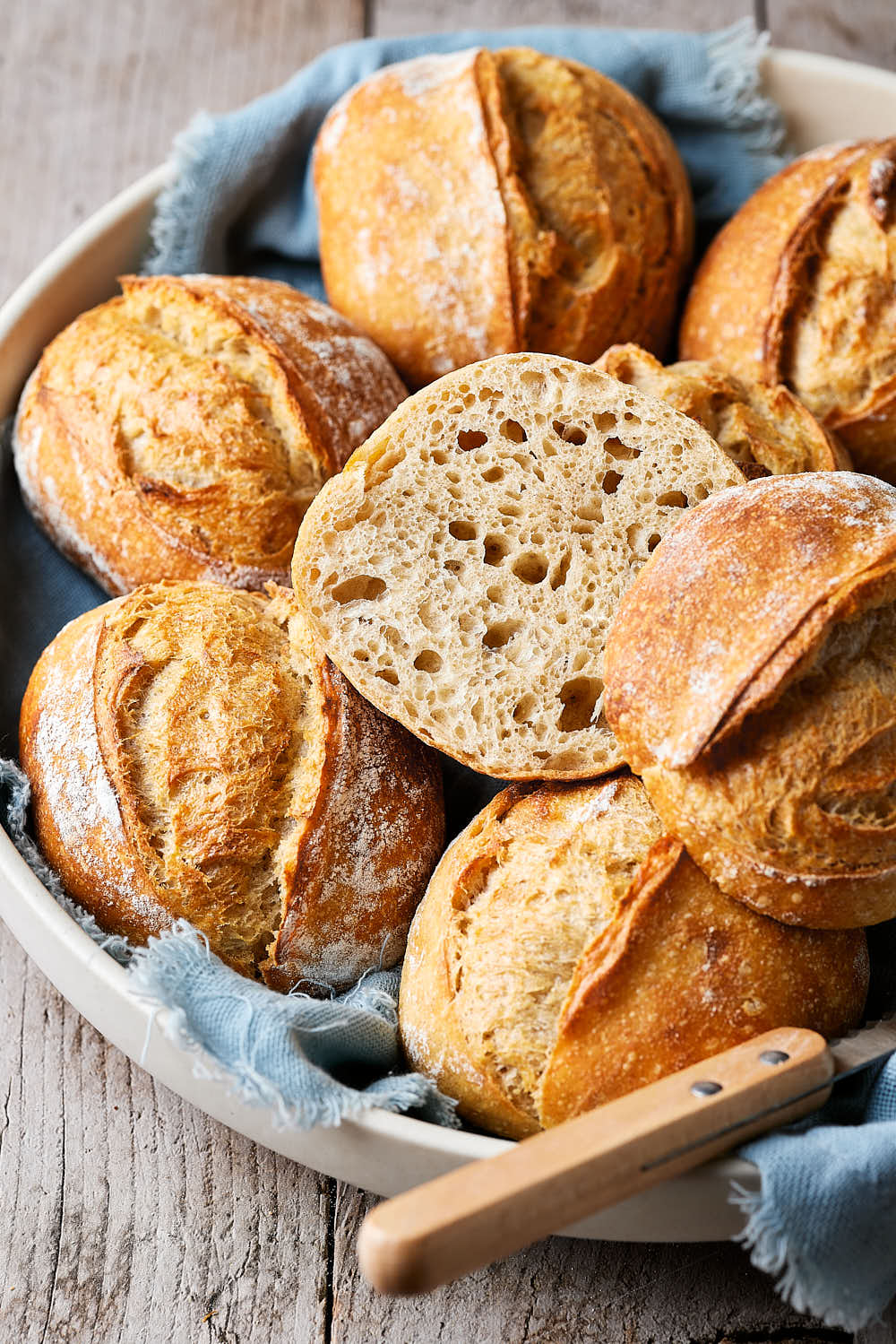 Dinkelbrötchen mit Sauerteig: saftig & über Nacht