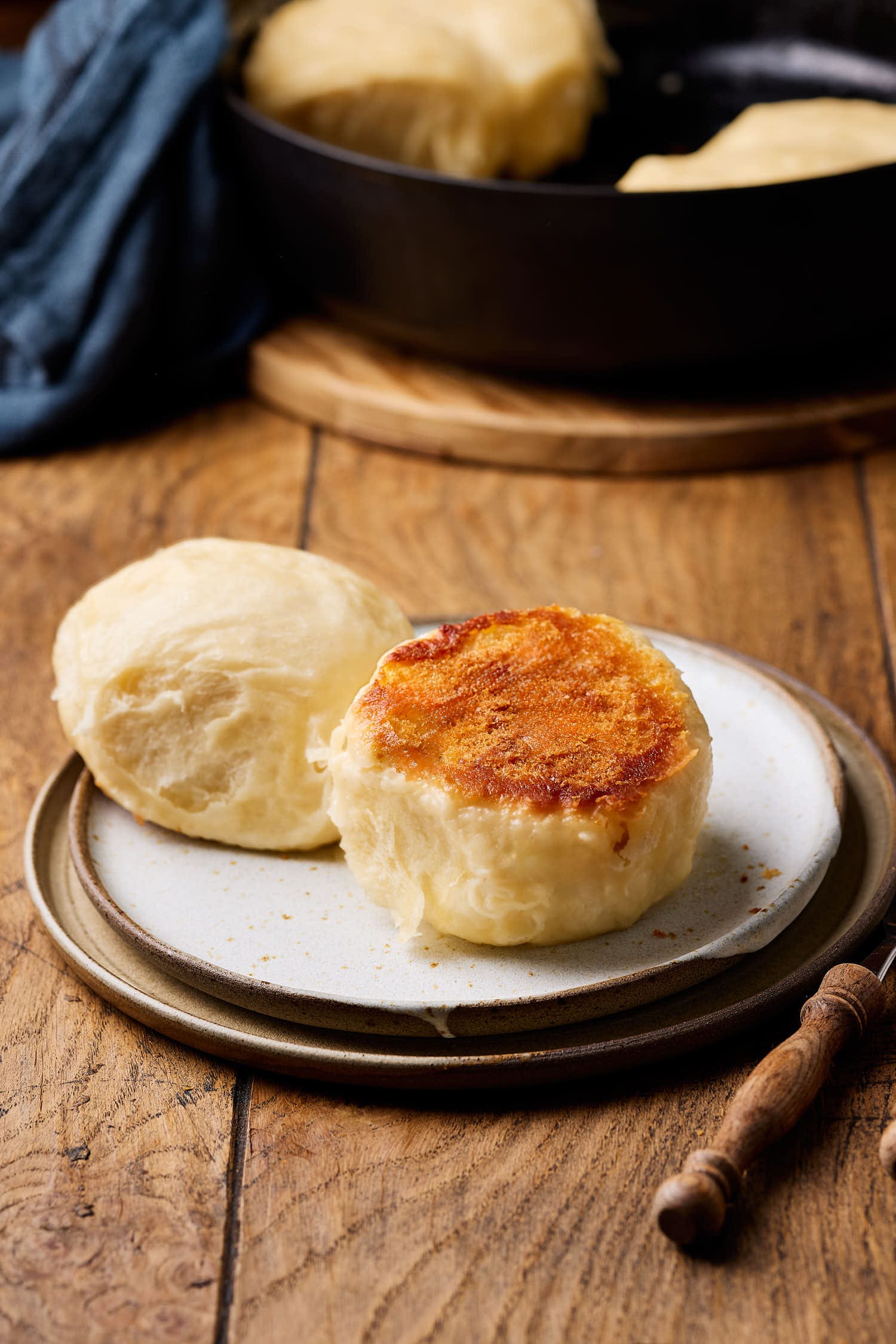 Salzige Dampfnudeln: Klassisches Rezept mit Salzkruste