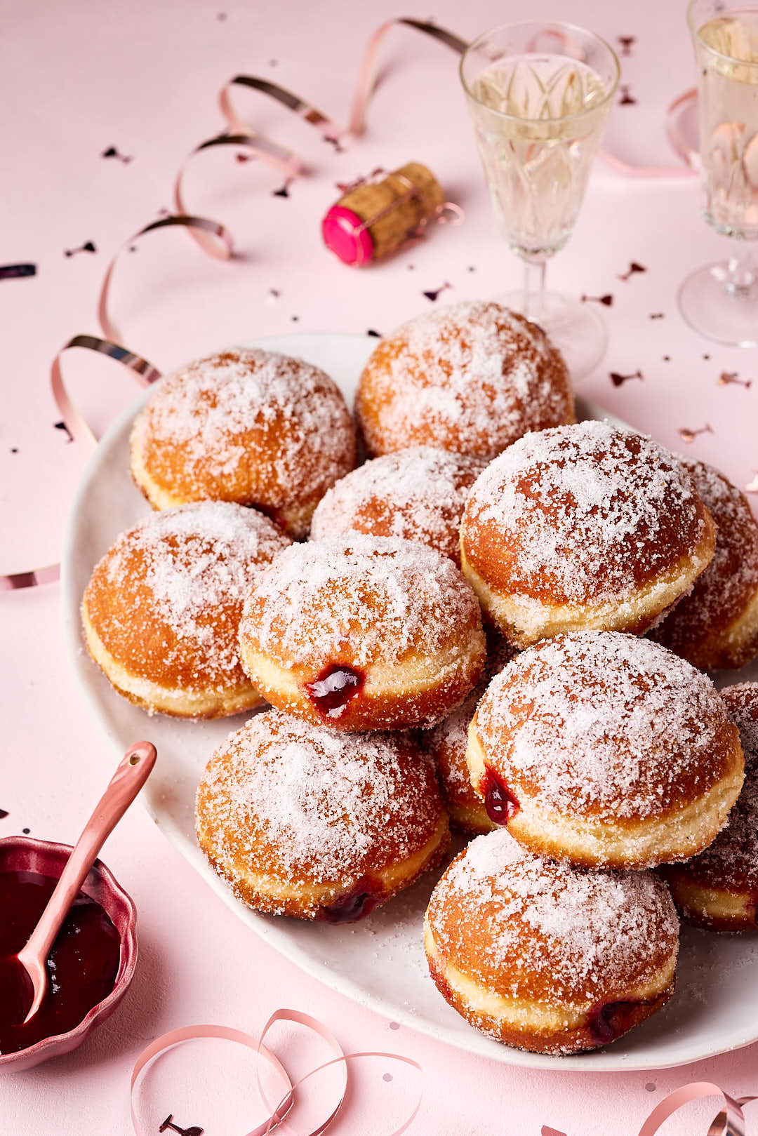 Berliner selber machen: Fluffige Krapfen wie vom Bäcker