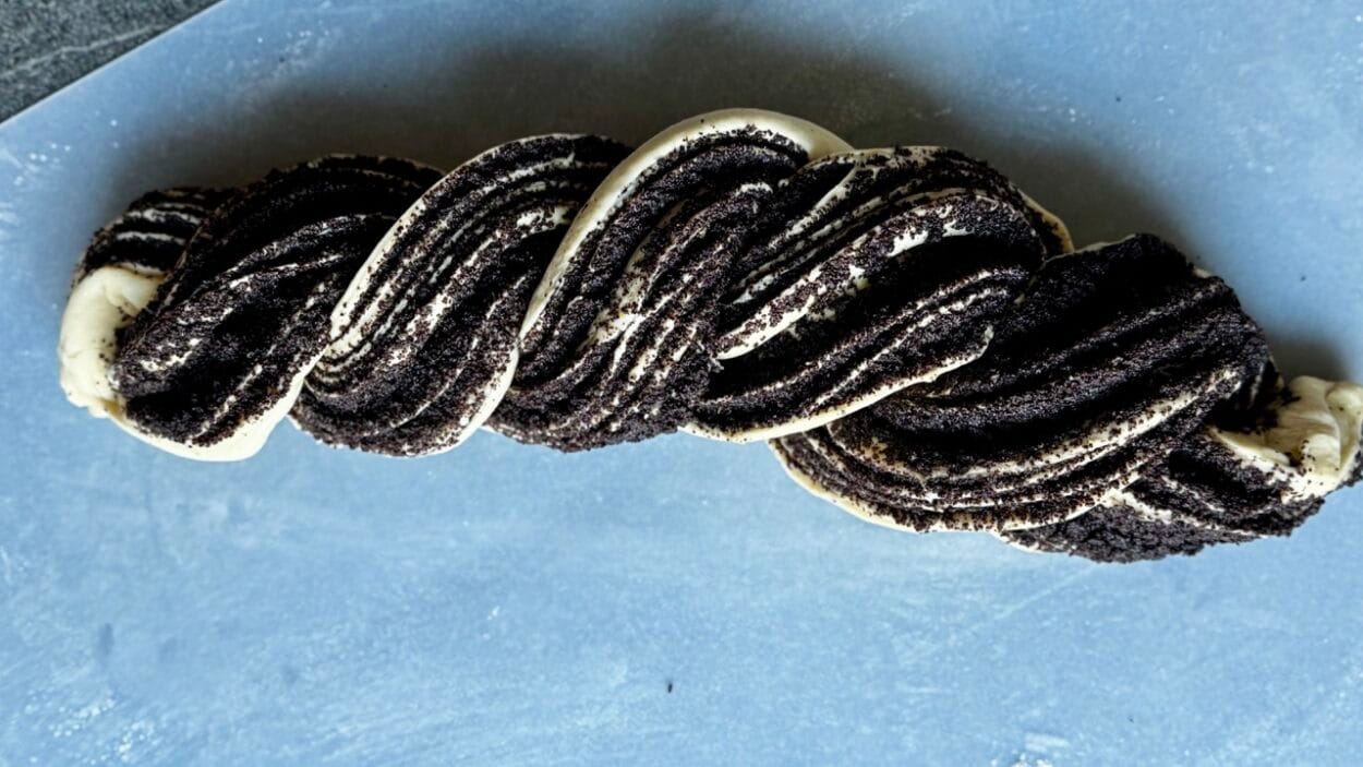 Geflochtener Mohnzopf.