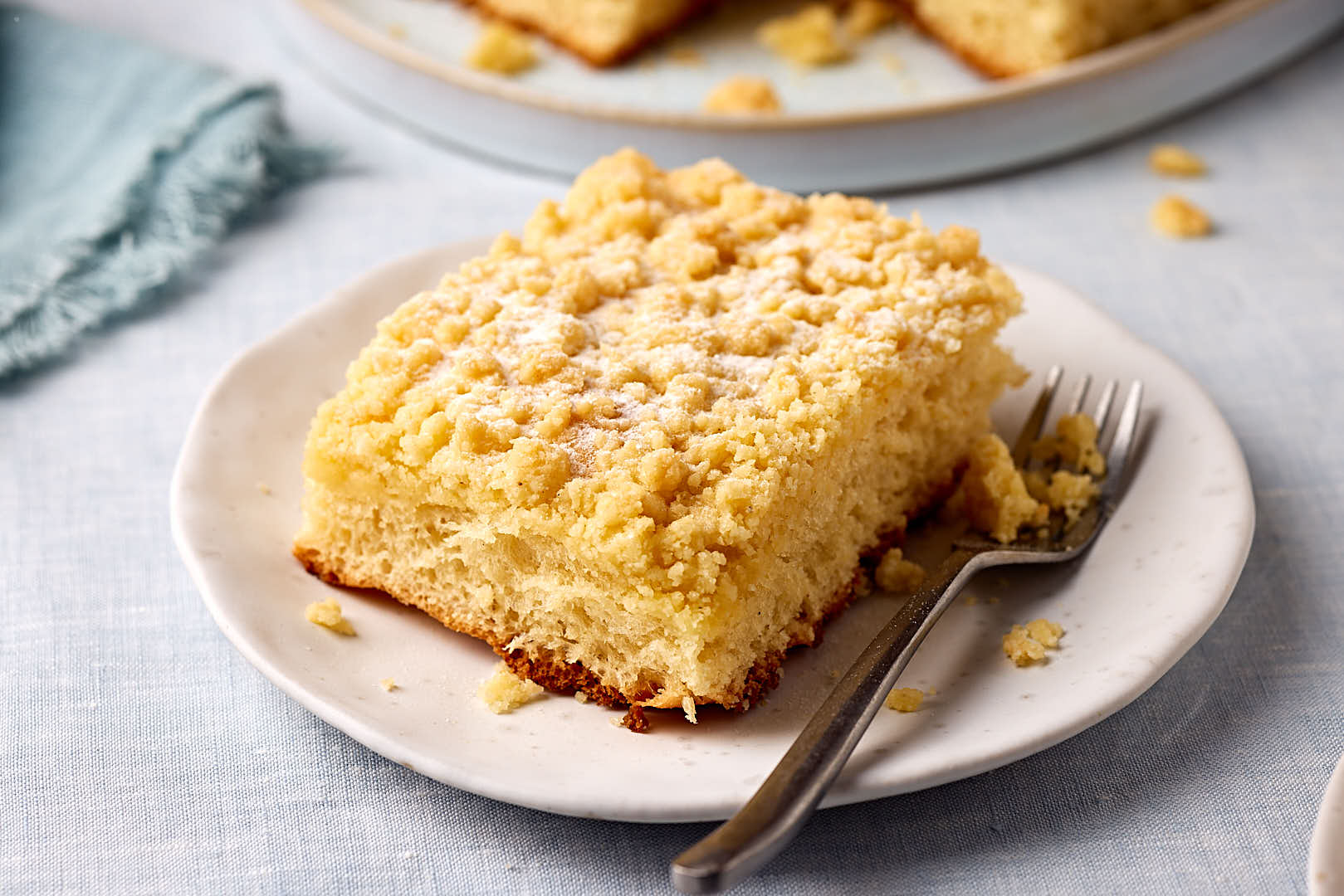 Fluffiger Streuselkuchen vom Blech mit Hefeteig.