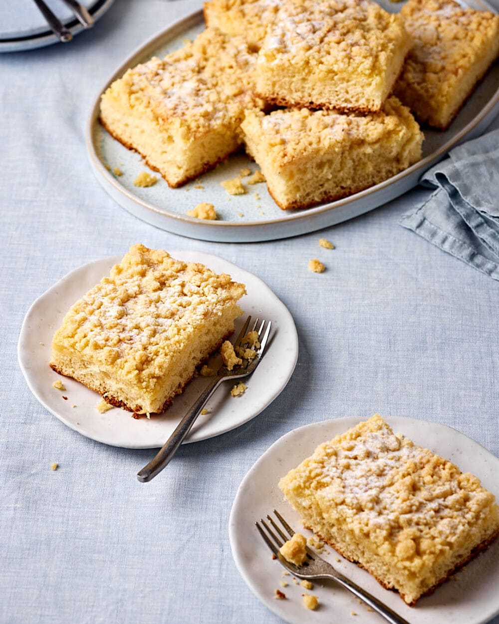 Fluffiger Streuselkuchen vom Blech mit Hefeteig.