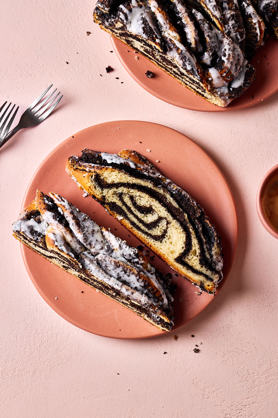 Mohnzopf mit Hefeteig: Extra saftig & einfach geflochten