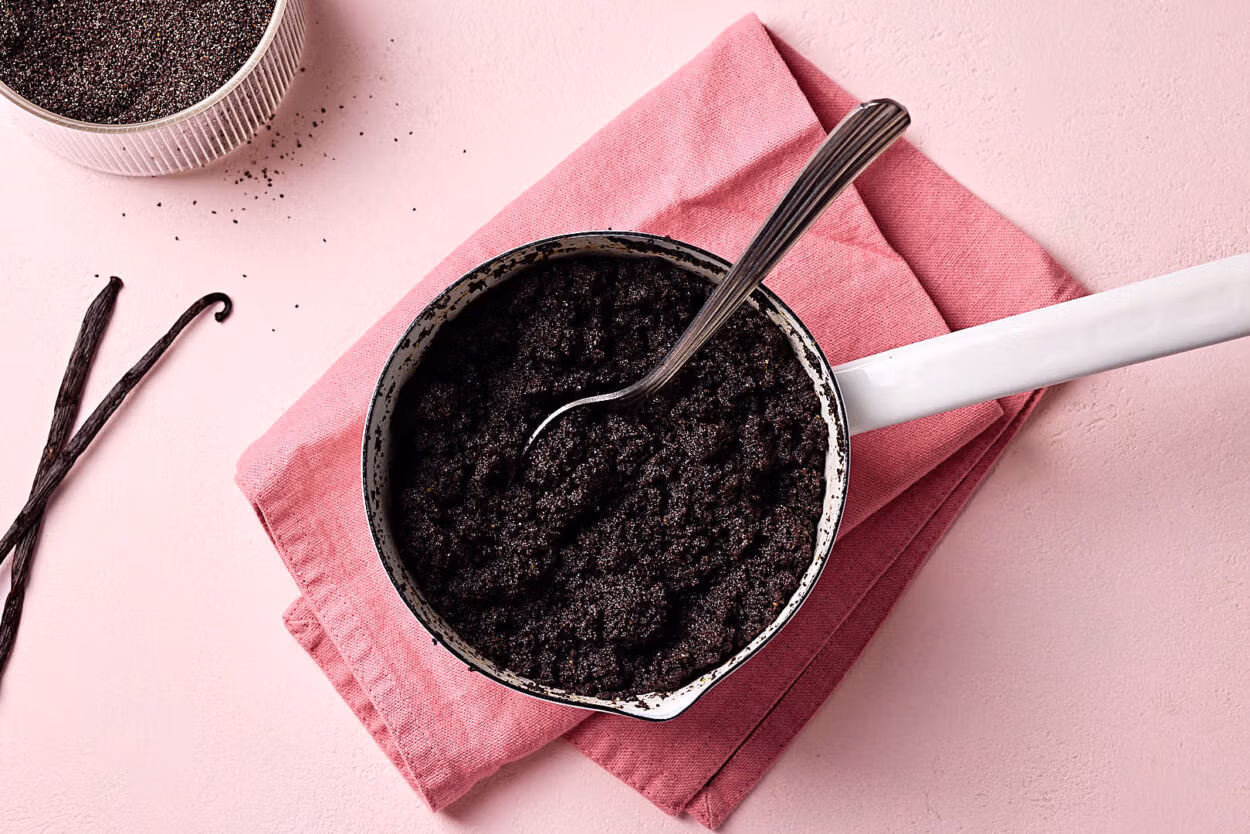 Mohnback selber machen für Hefezopf mit Mohnfüllung.