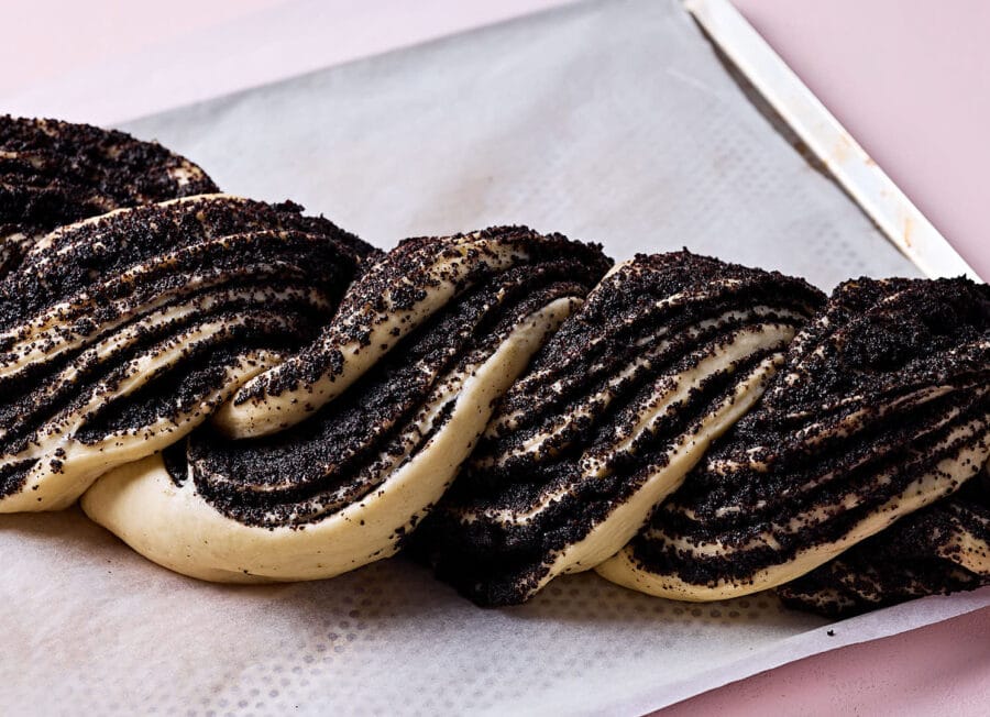 Mohnzopf mit selbstgemachtem Mohnback.