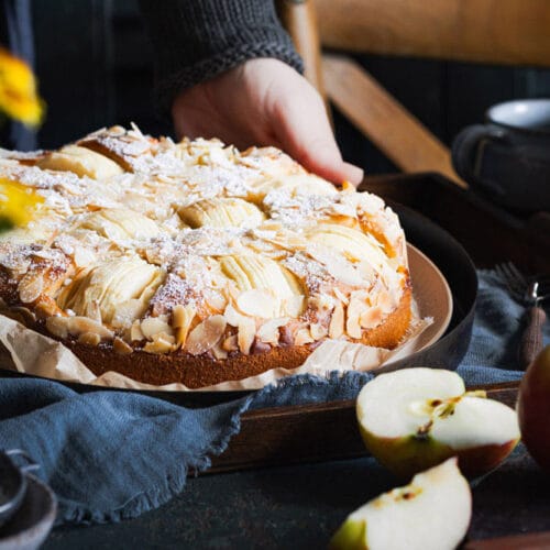 Rezept für Omas versunkener Apfelkuchen mit Rührteig aus der Springform.