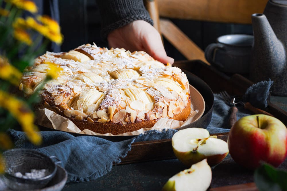 Rezept für Omas versunkener Apfelkuchen mit Rührteig aus der Springform.