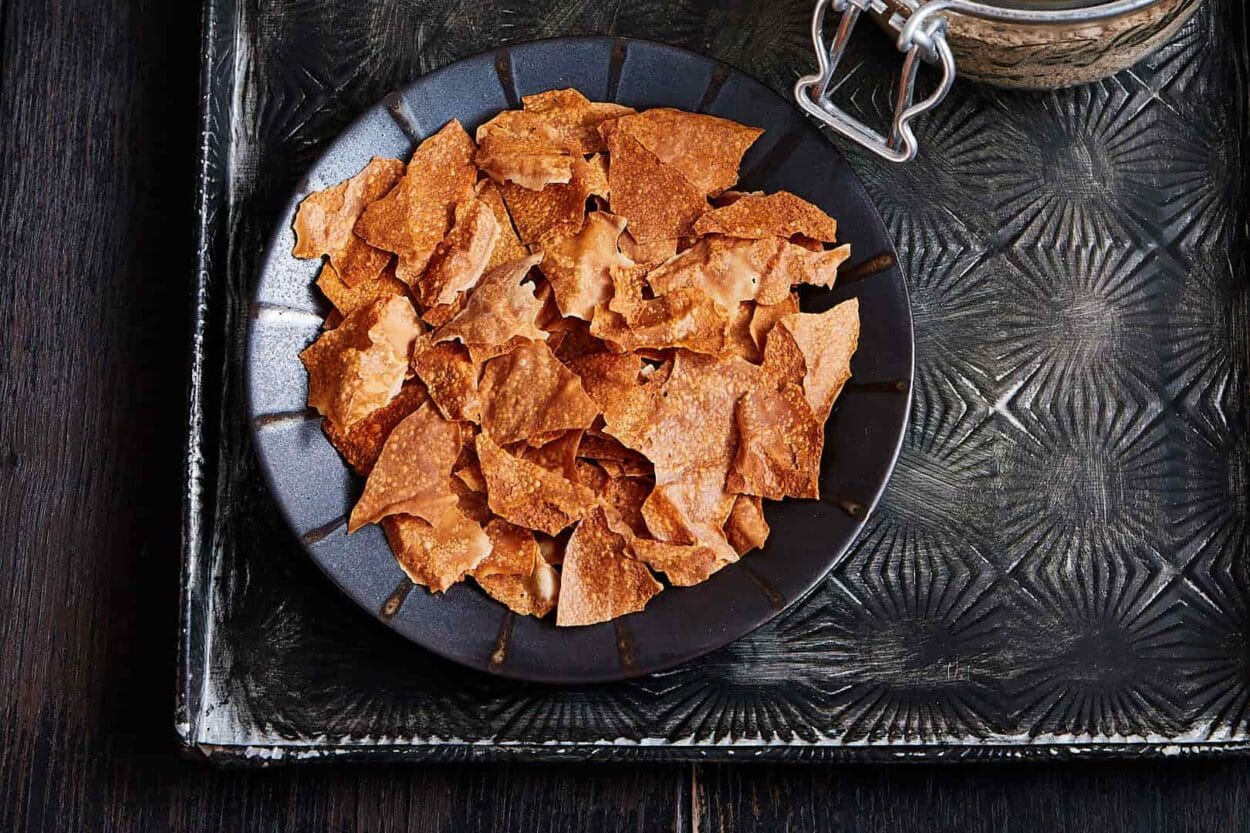 Röstsauerteig in einem Glas.