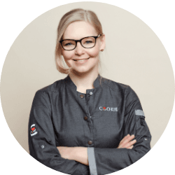 Bild von Hi, ich bin Sonja. Ernährungsexpertin, Backbuchautorin und seit 10 Jahren Foodbloggerin.